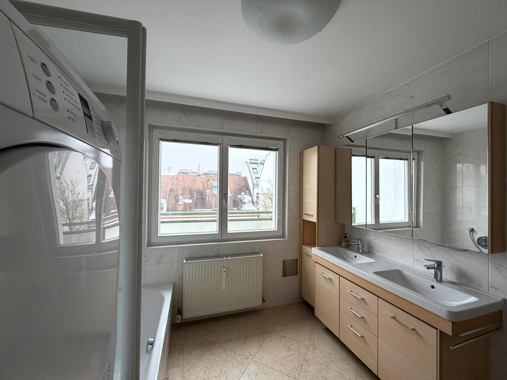 Badezimmer mit Wanne, Du, WM/WT