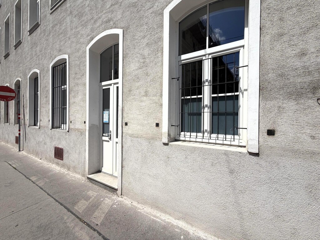 Strassenansicht/Eingang Geschäftsraum