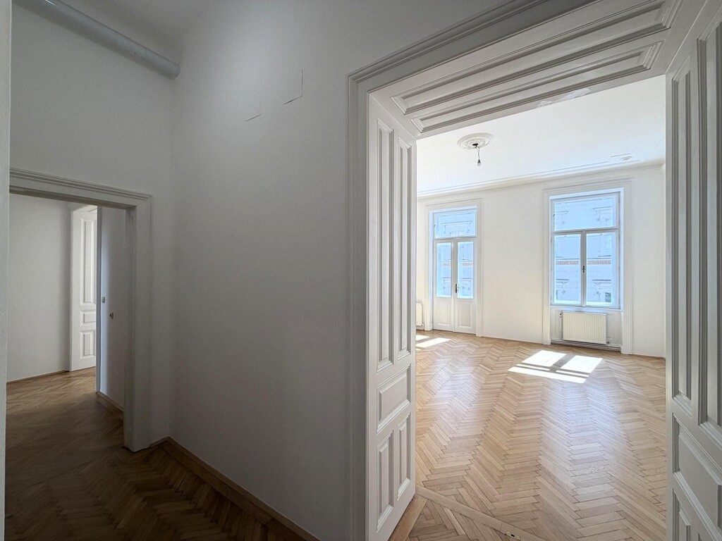 Flur/Blick ins Zimmer 2 von 5