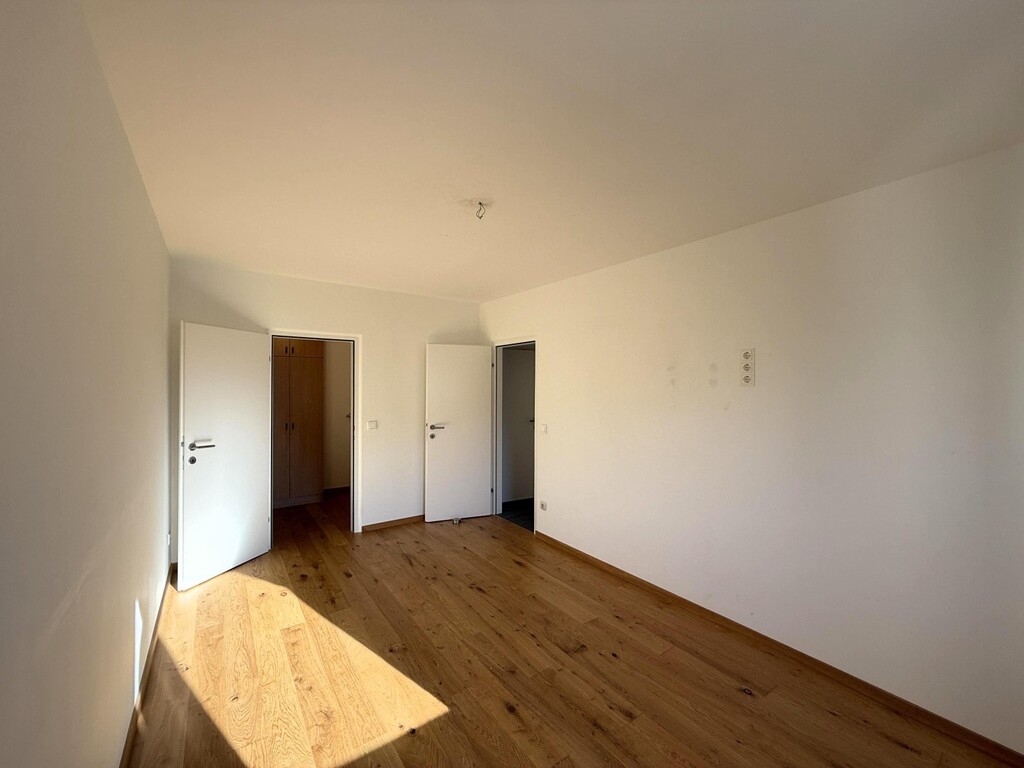 Schlafzimmer mit begehbarer Garderobe