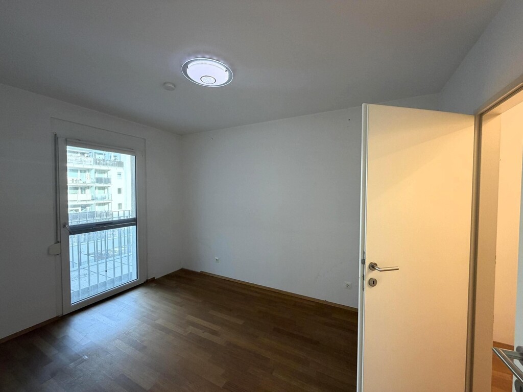 Schlafzimmer 3 von 3 mit angeschlossener Garderobe