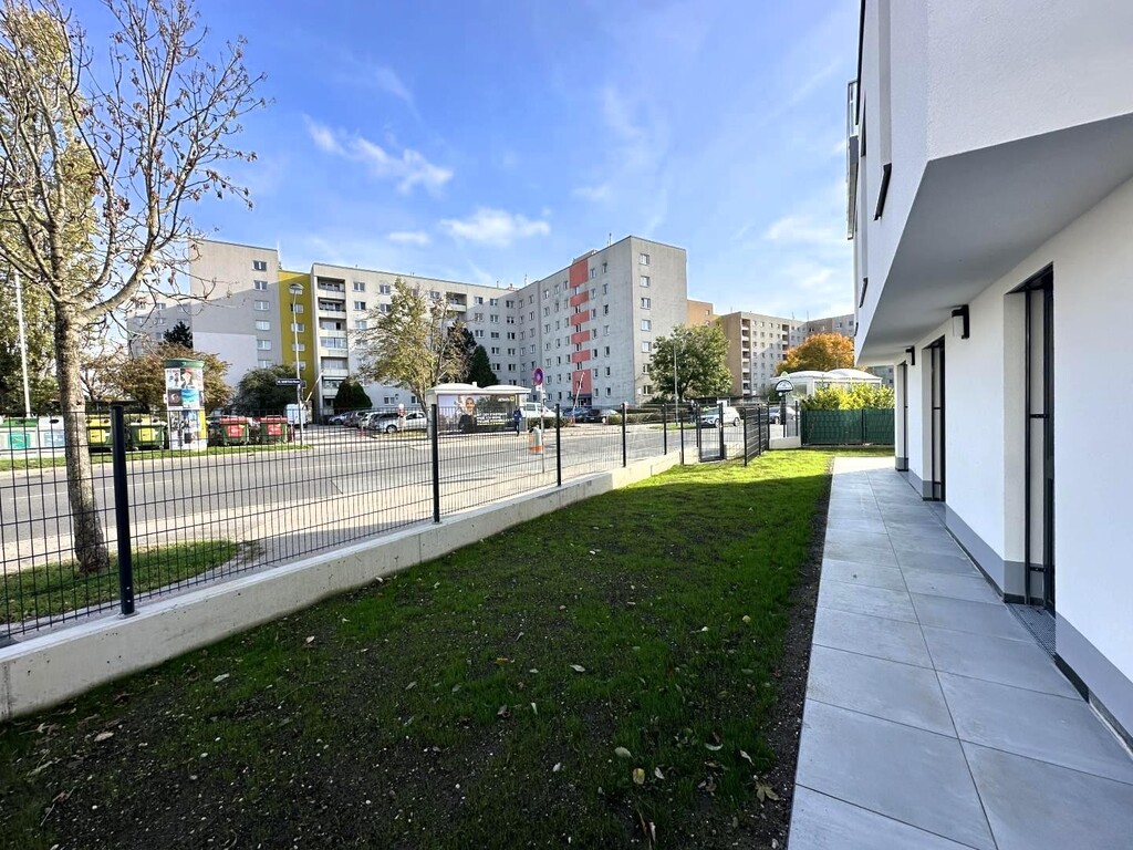 63 m² Terrasse + 123 m² Eigengarten