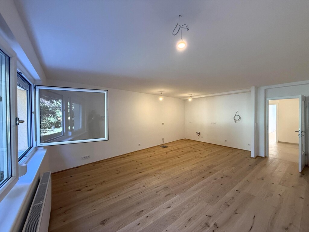 Wohnzimmer/Wohn-/Essküche
