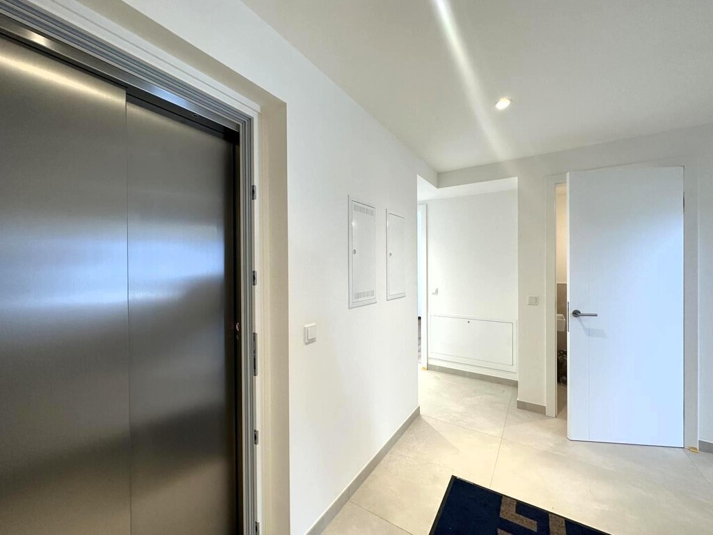Wohnungseingang direkt aus dem Aufzug