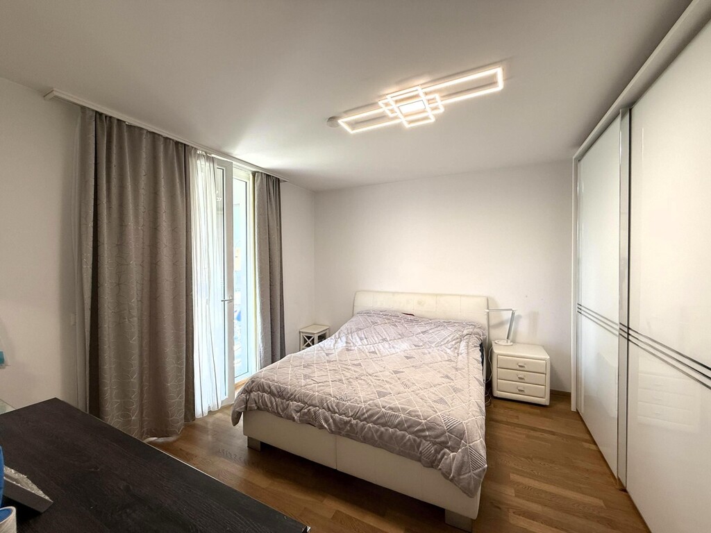 Elternschlafzimmer (1 von 3)  mit Bad en Suite