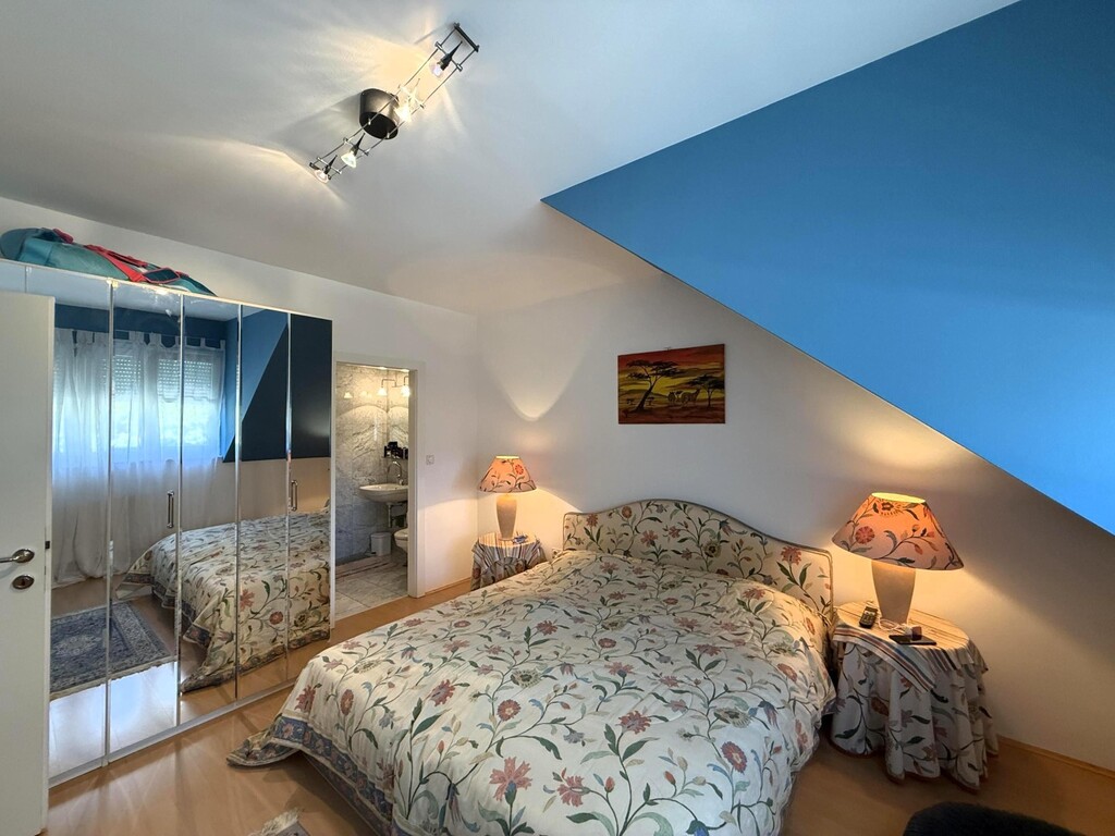 Schlafzimmer 1 von 3 mit Bad en Suite