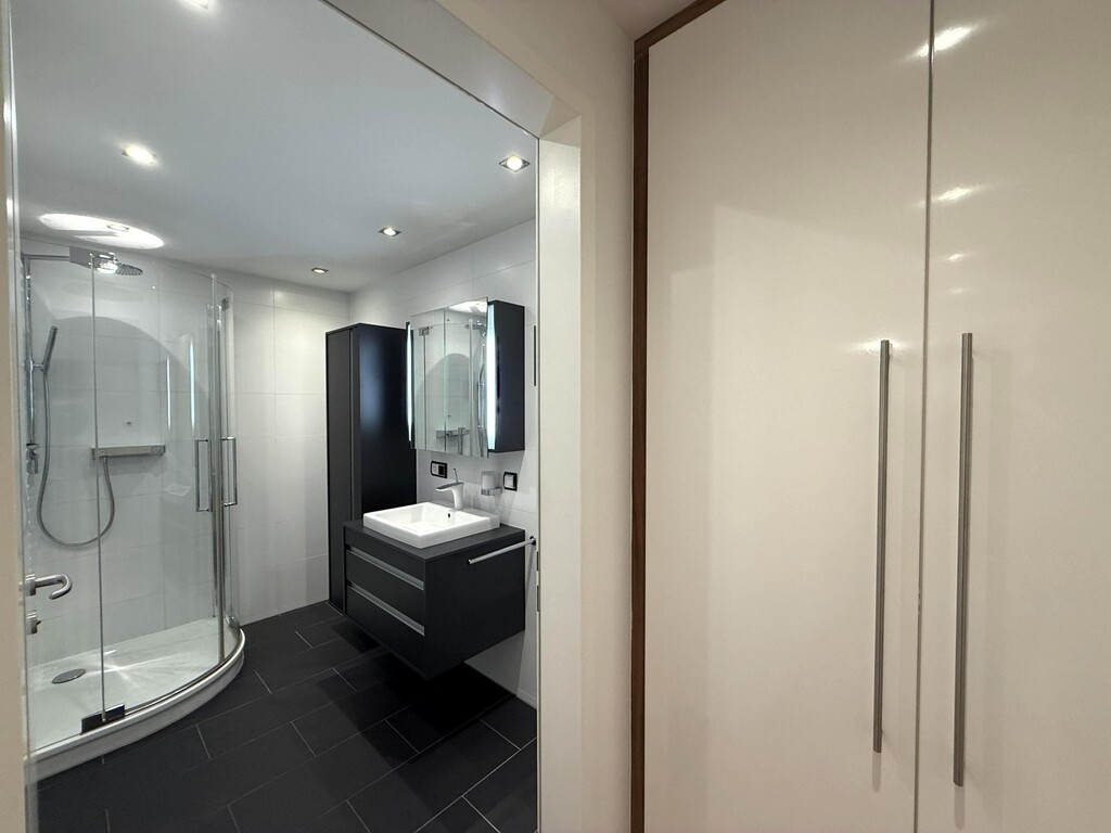 Eingangsgarderobe/Bad/Deckenspots