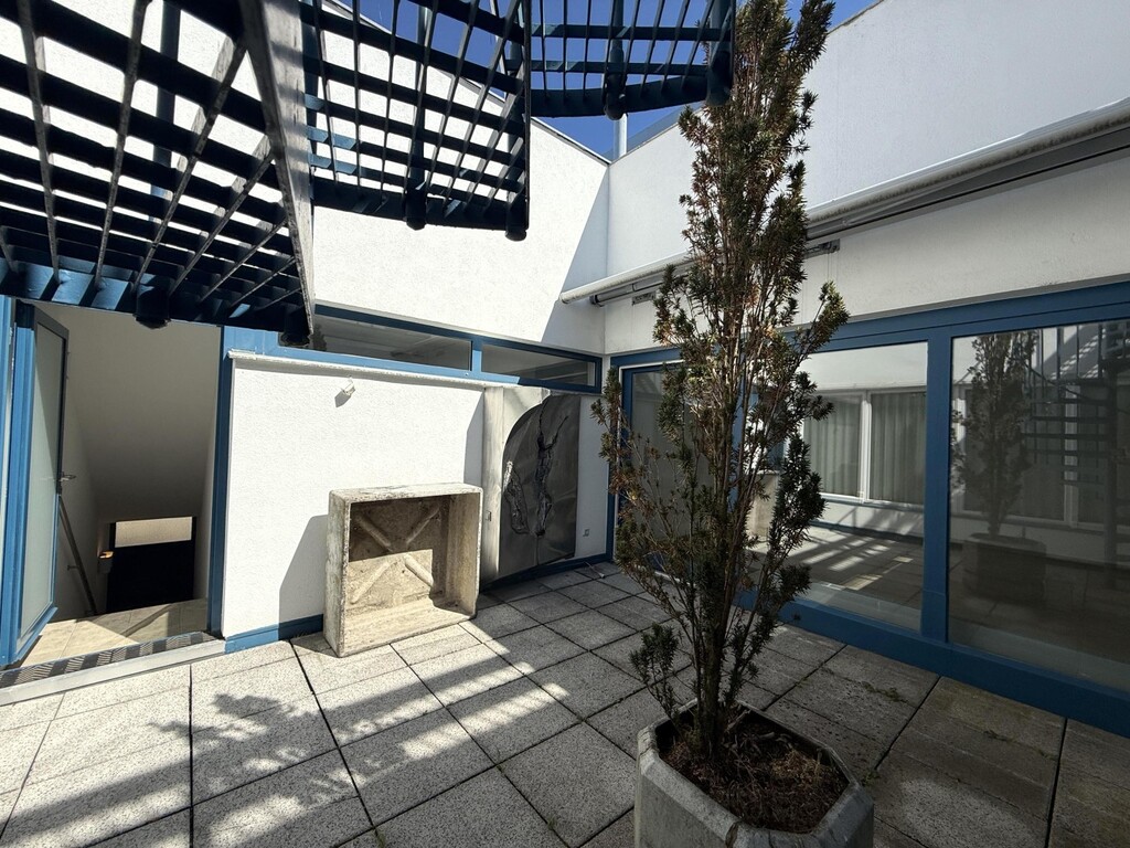 Atrium mit Aufgang auf die DG-Terrasse