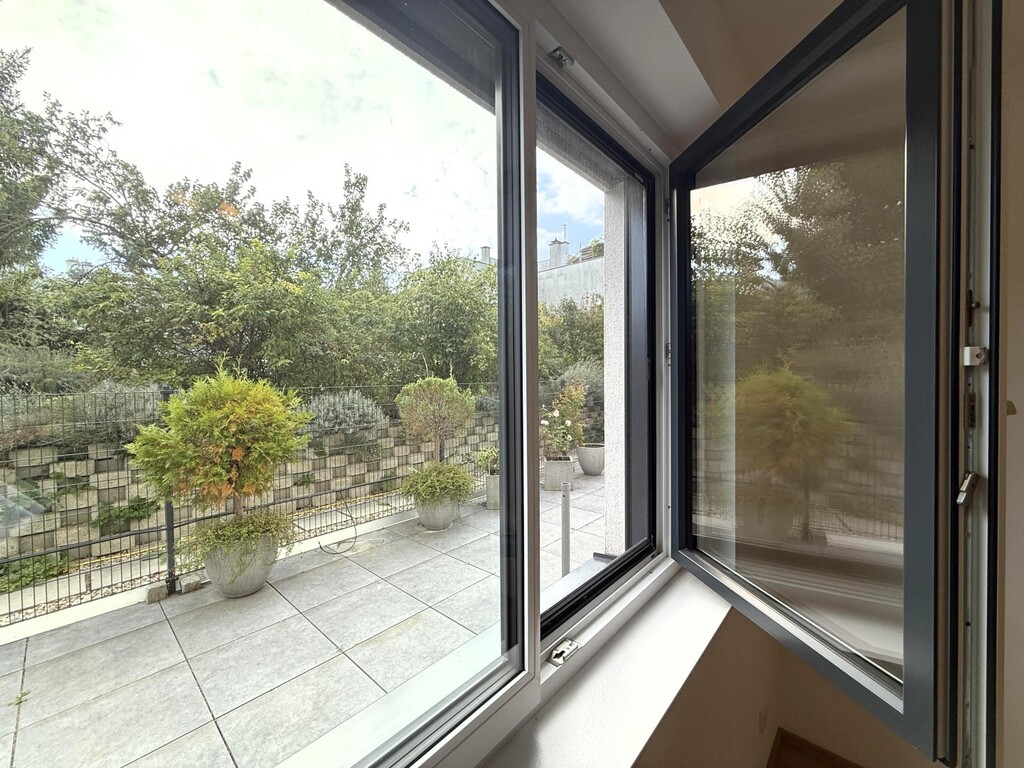 Ausblick vom Schlafzimmer 1 von 2