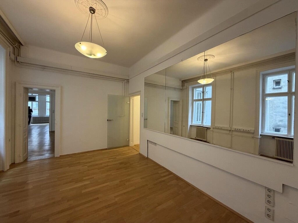 Innenhofseitiges Büro 5 von 7