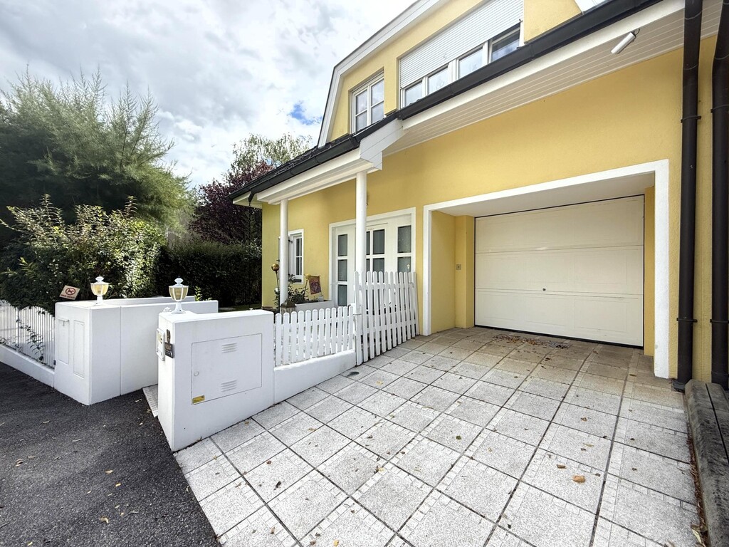 Strassenansicht/Garageneinfahrt