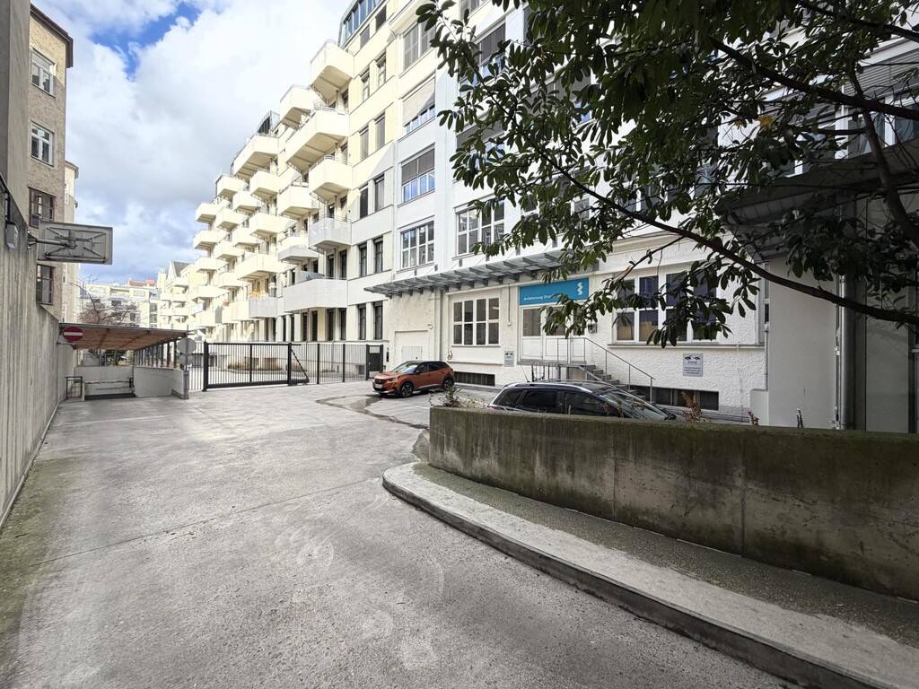 Einfahrt Wohnhausanlage