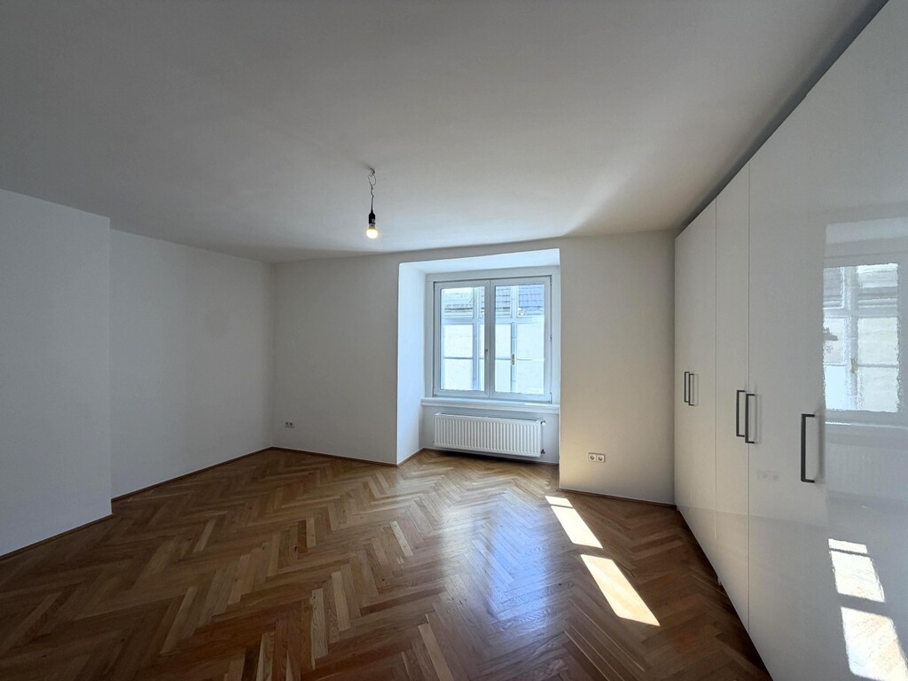 Schlafzimmer 1 von 2