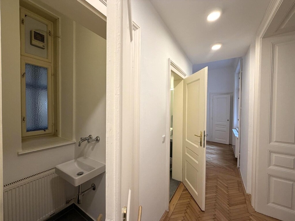 Flur/Toilette 1 von 2