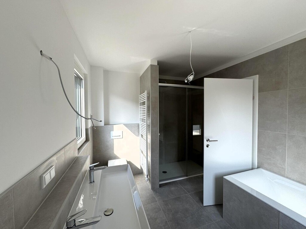OG 1/Badezimmer 1 von 2