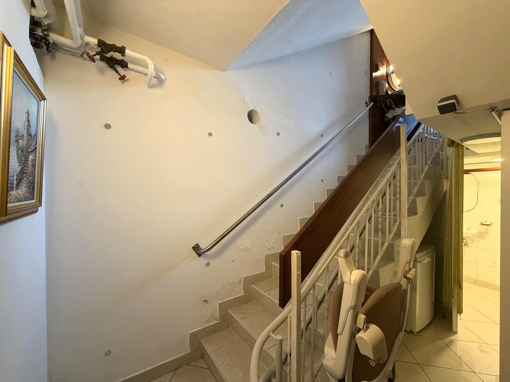 KG/barrierefreier Stiegenlift mit Stuhl/WC