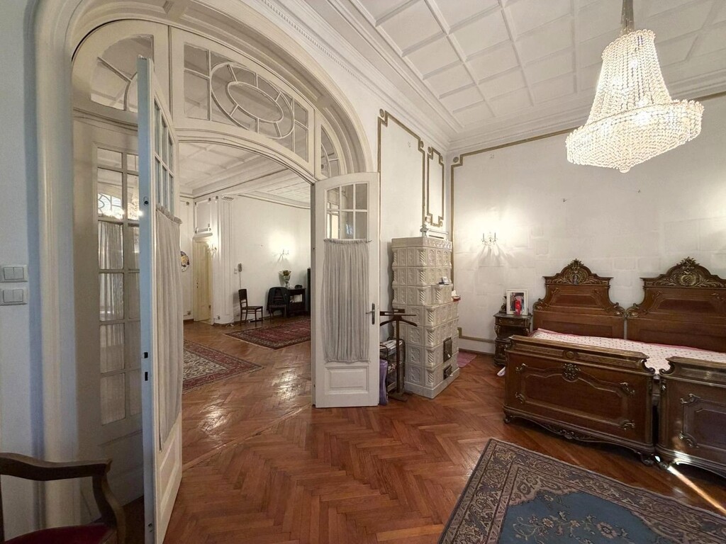 Parter/dormitor magistral cu baie en suite