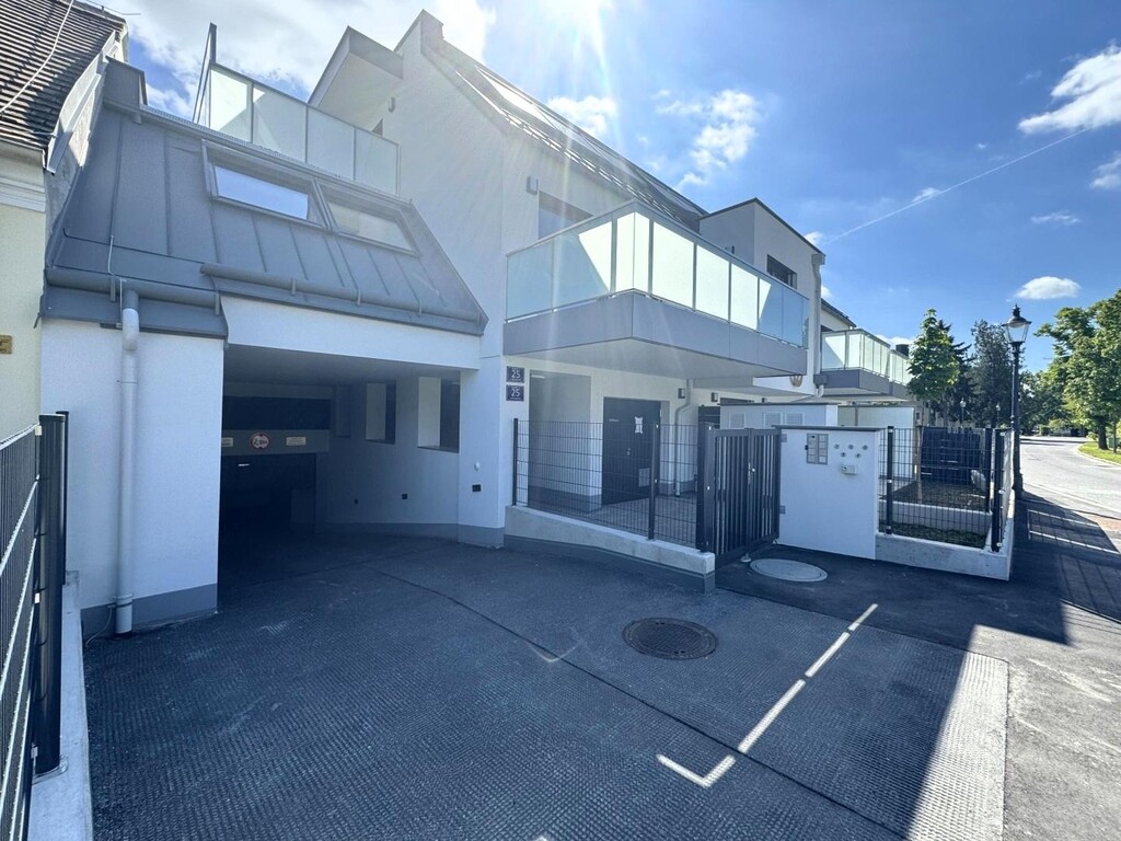 Wohnhaus/Garageneinfahrt