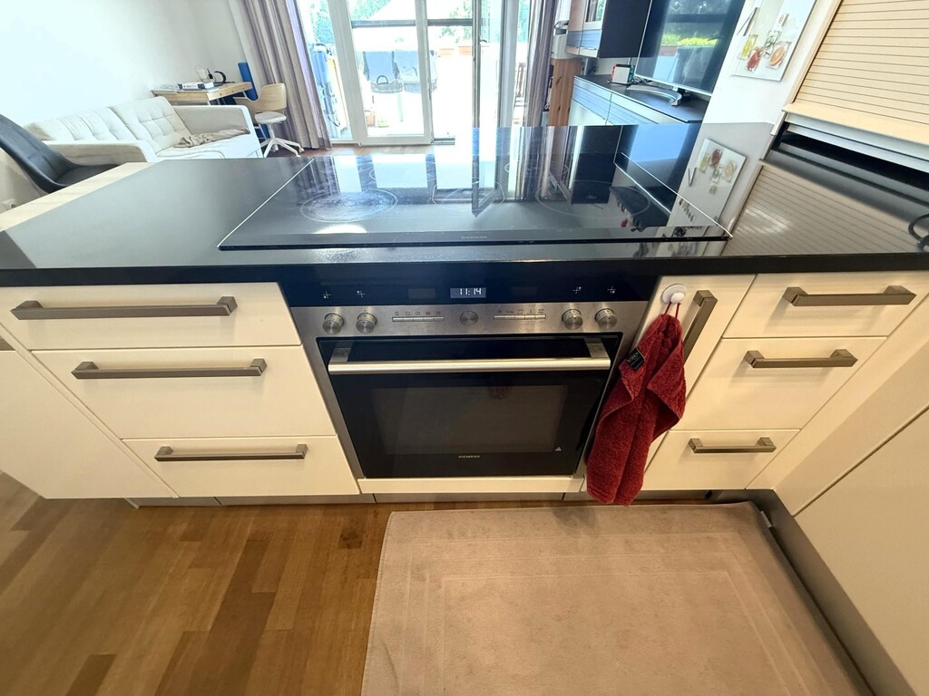 Living mit Designerküche und Geräte von Siemens