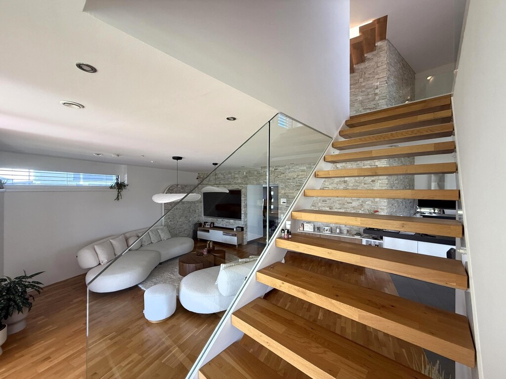 Living/Aufgang ins OG 1