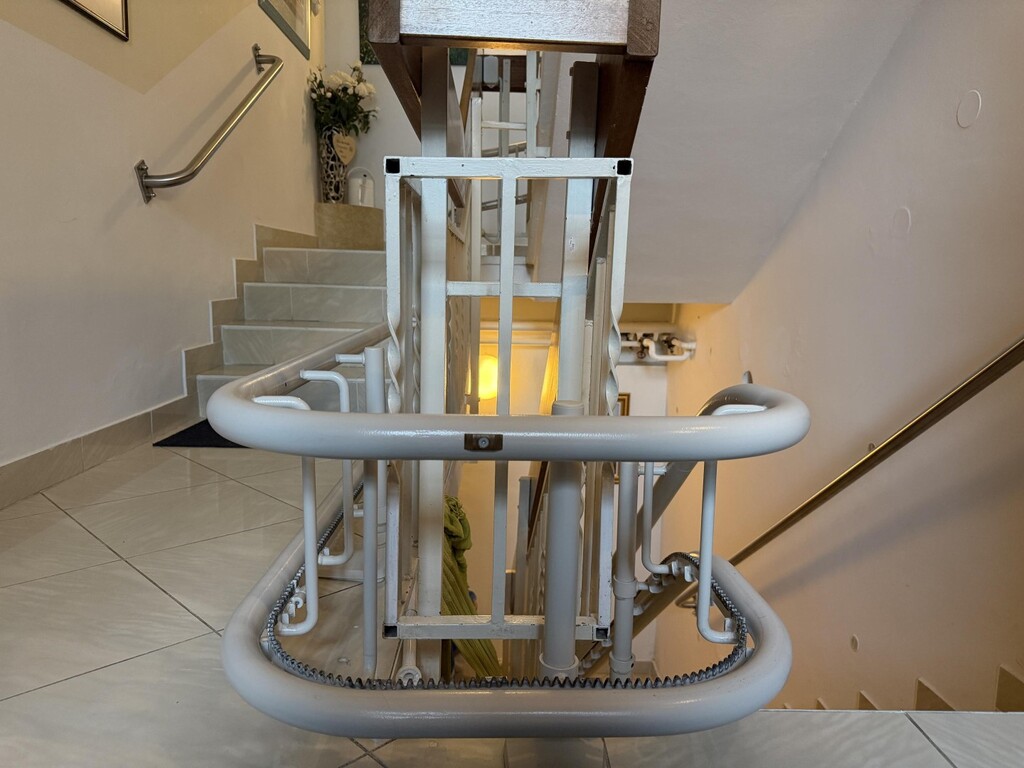 EG/barrierefreier Stiegenlift mit Stuhl