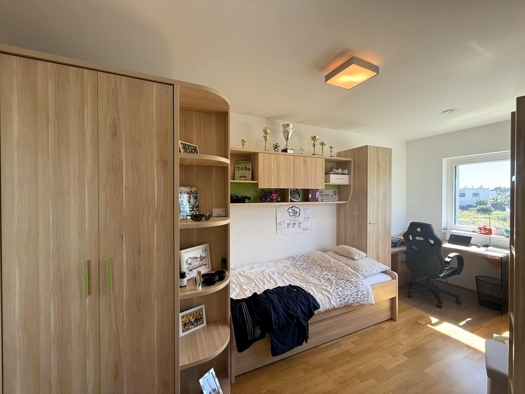 OG 1/Schlafzimmer 2 von 4