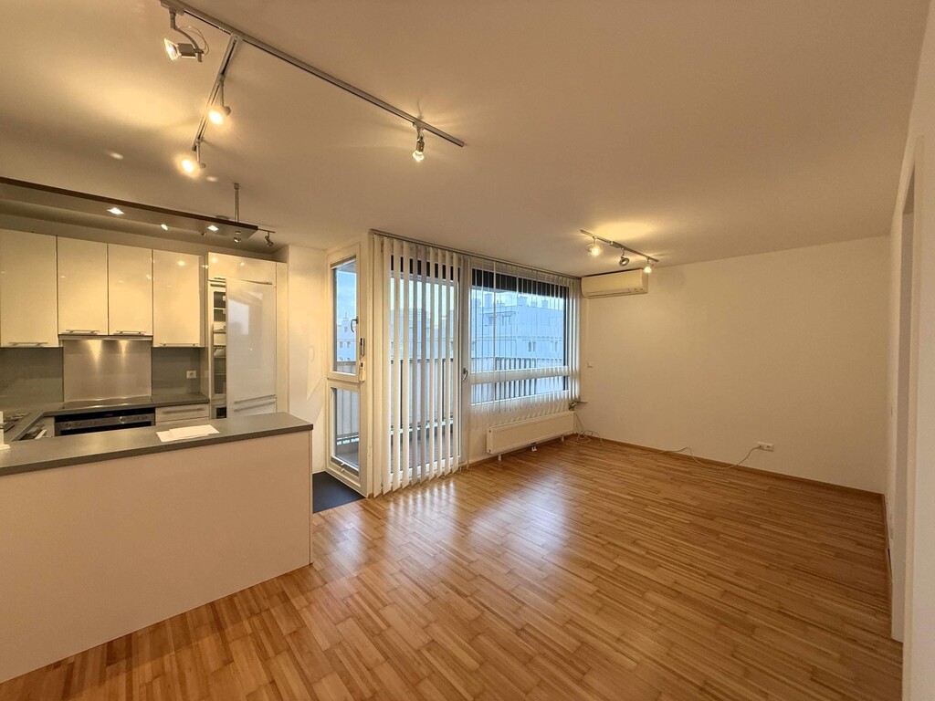 Wohn-/Essküche, klimatisiert/Deckenleuchten