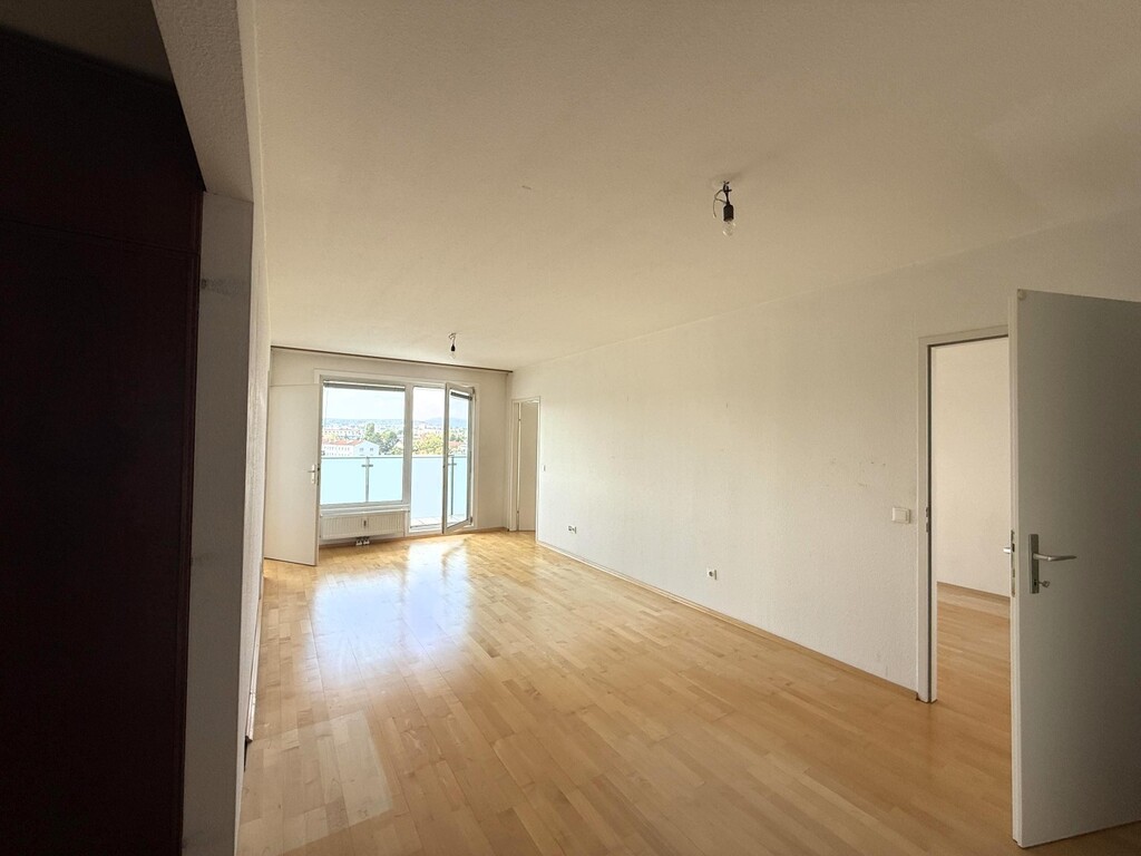 Wohn-/Esszimmer mit angeschlossener Terrasse