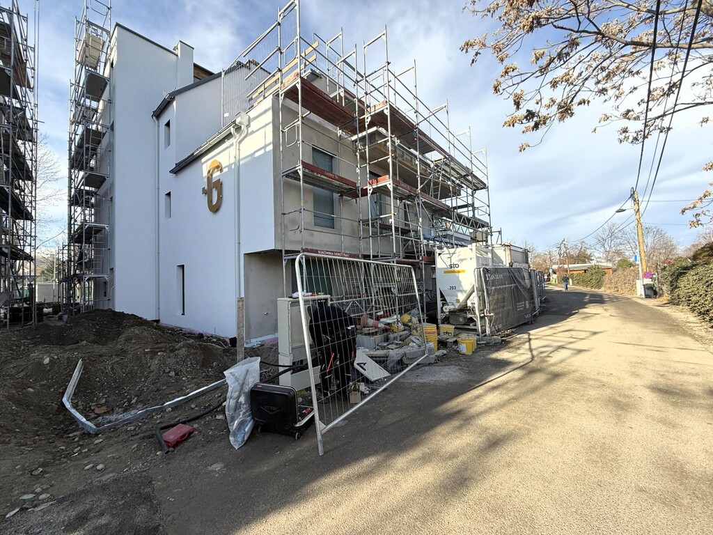 Strassenansicht, Wohnhaus in Bau