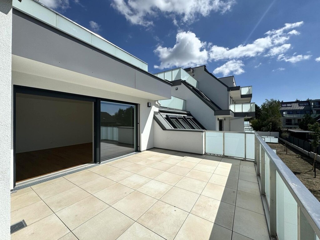 teilweise überdachte Terrasse