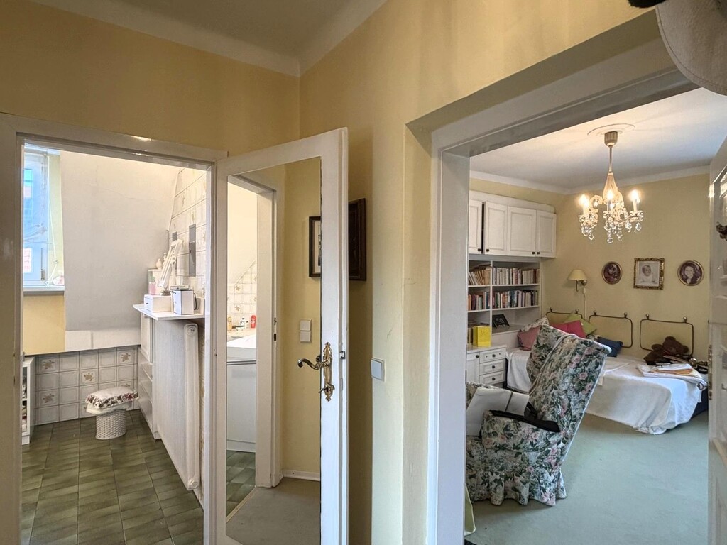 OG/Zugangag SZ 2 von 3 und Badezimmer