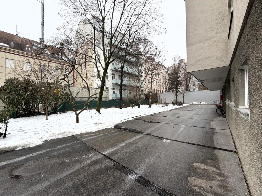 Innenhof/Zufahrt zu den Garagen