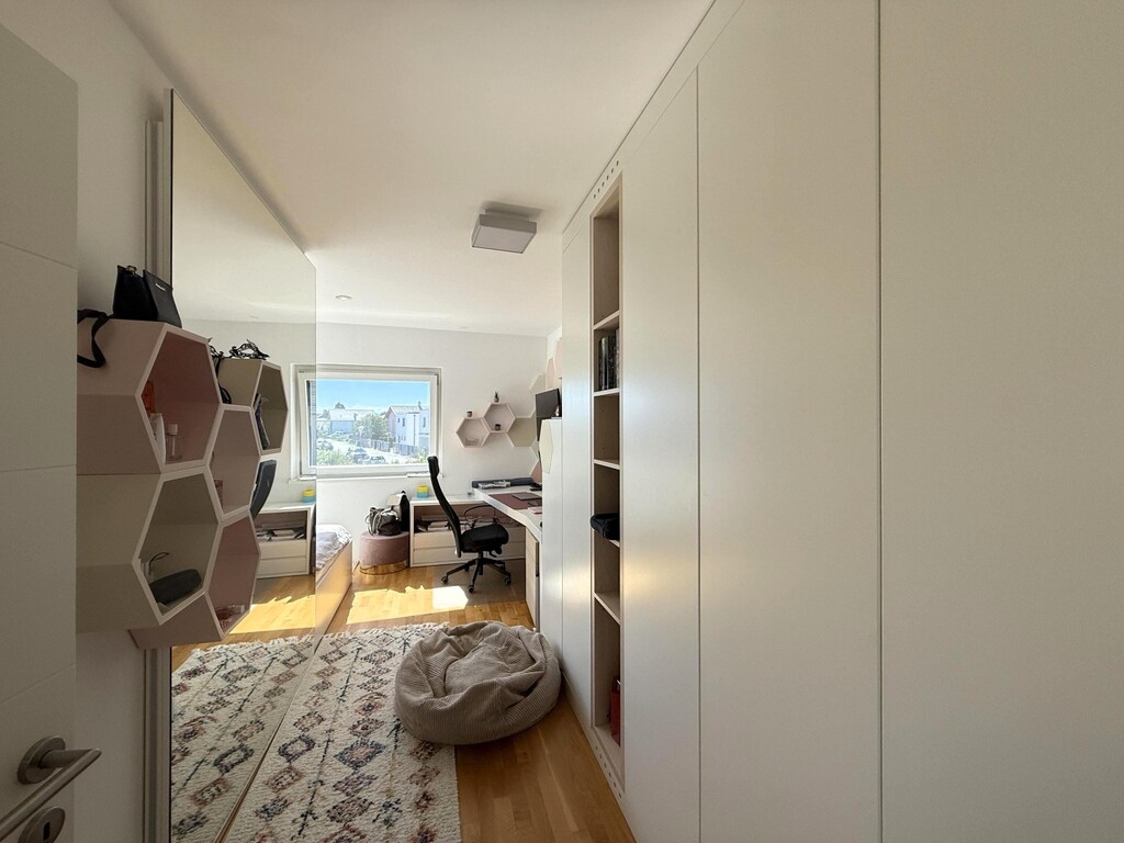 OG 1/Schlafzimmer 1 von 4