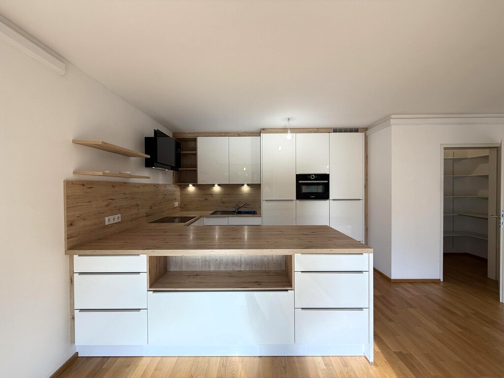 Wohn-/Essküche mit Speis