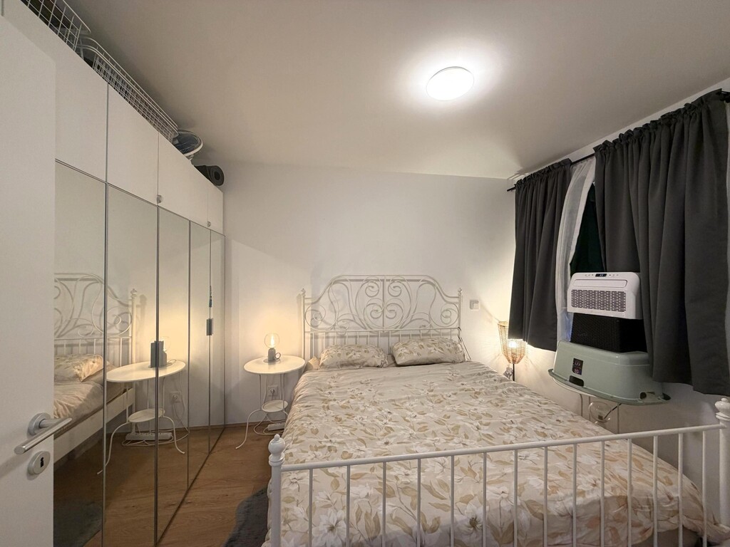 Schlafzimmer 2/2