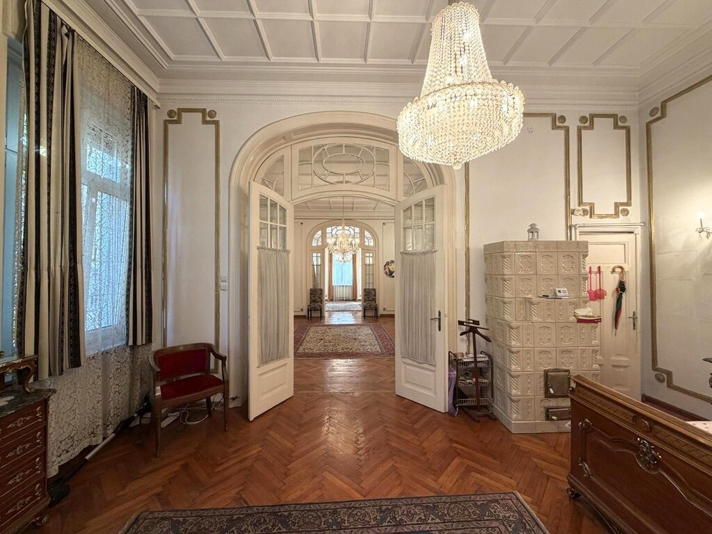 Parter/dormitor magistral cu baie en suite