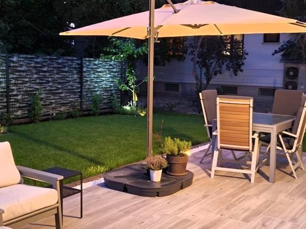 südlicher Eigengarten am Abend