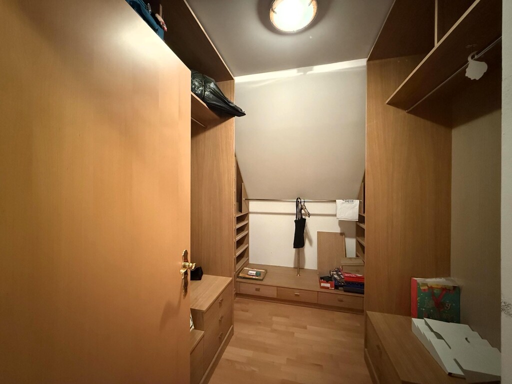 Begehbare Garderobe im DG