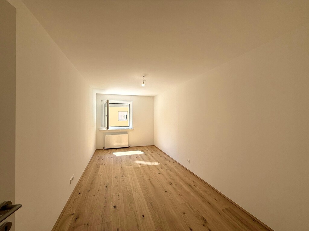 Schlafzimmer 1 von 2