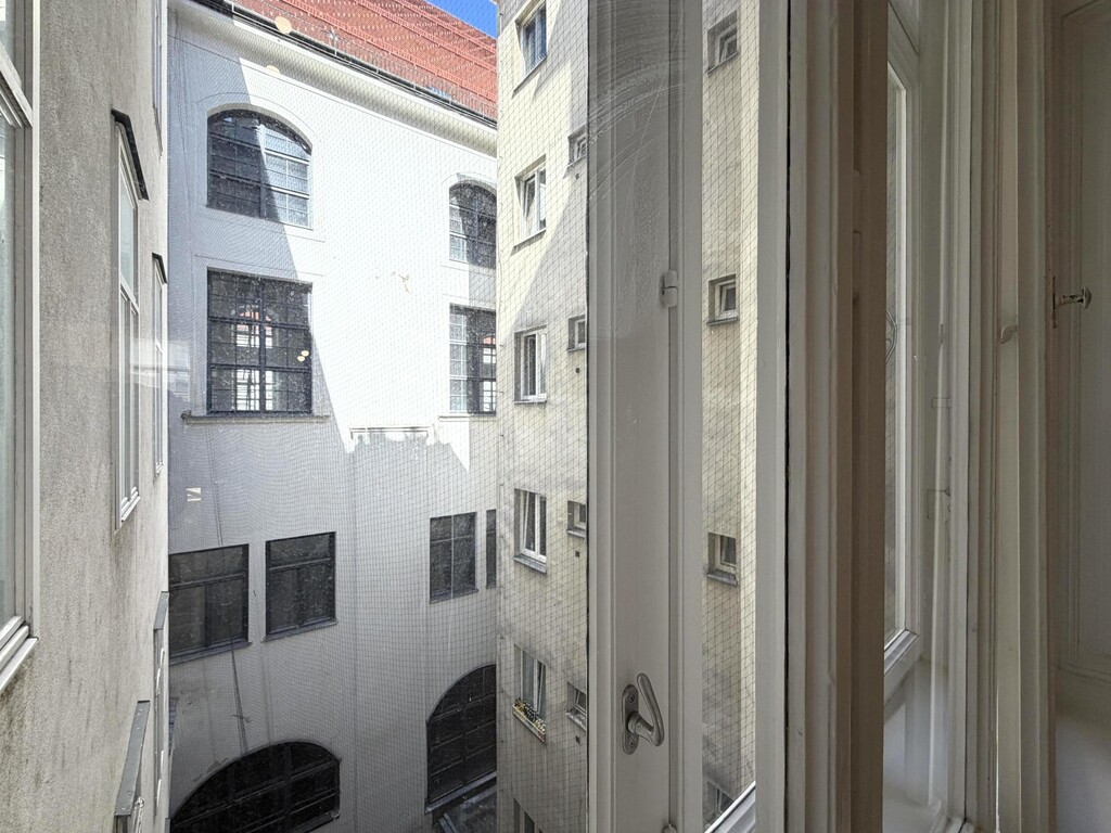 Ausblick vom Zimmer 5 von 5 mit angeschl. Garderob