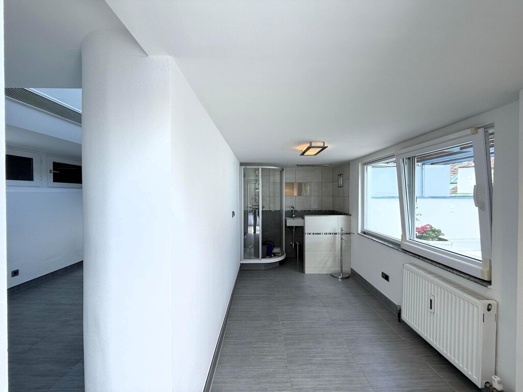 Vorraum/Wellness mit Dusche, WC und Waschbecken