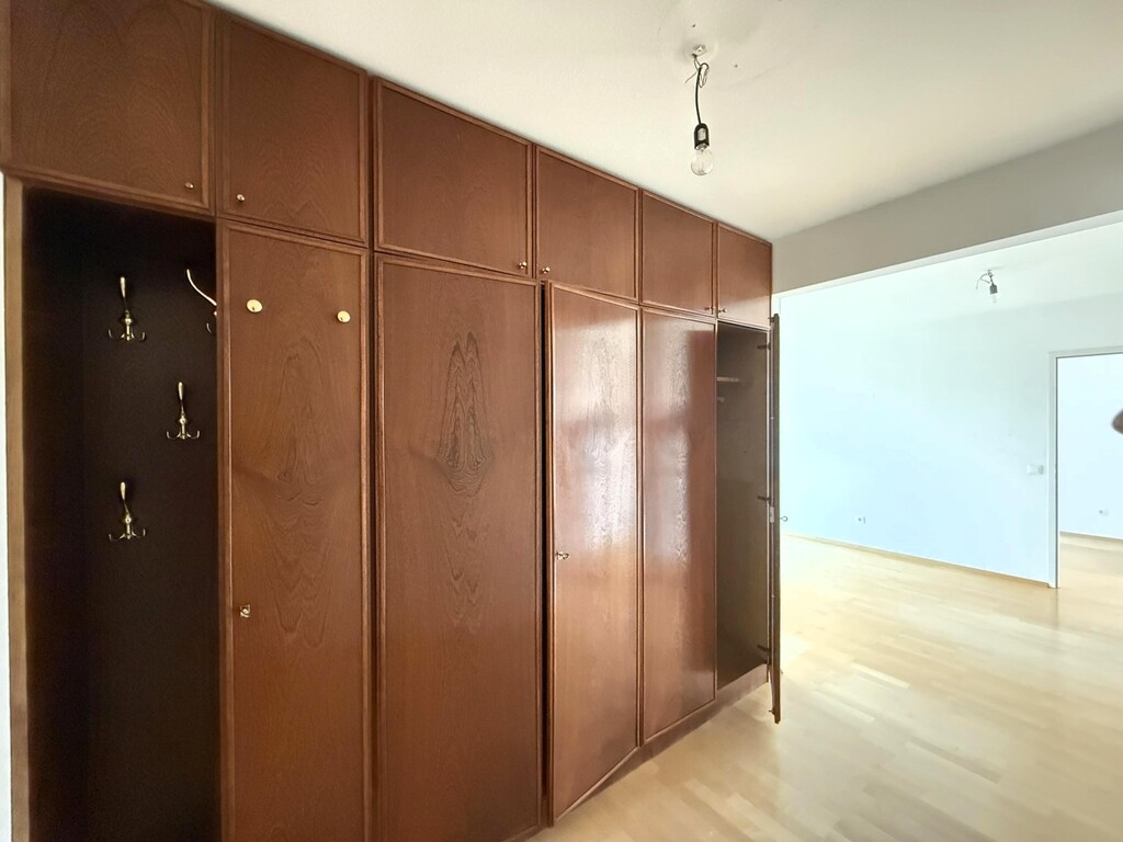 Wohnungseingang mit Einbauschrank