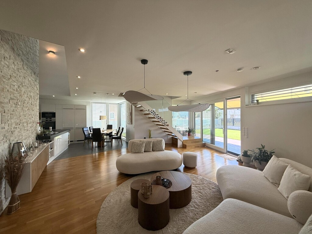 Living (auf Wunsch möbliert)