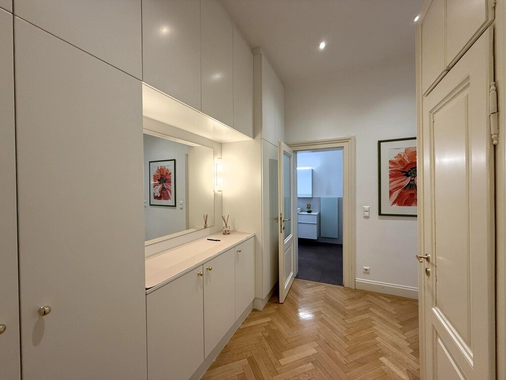Wohnungseingang mit Einbauschränke