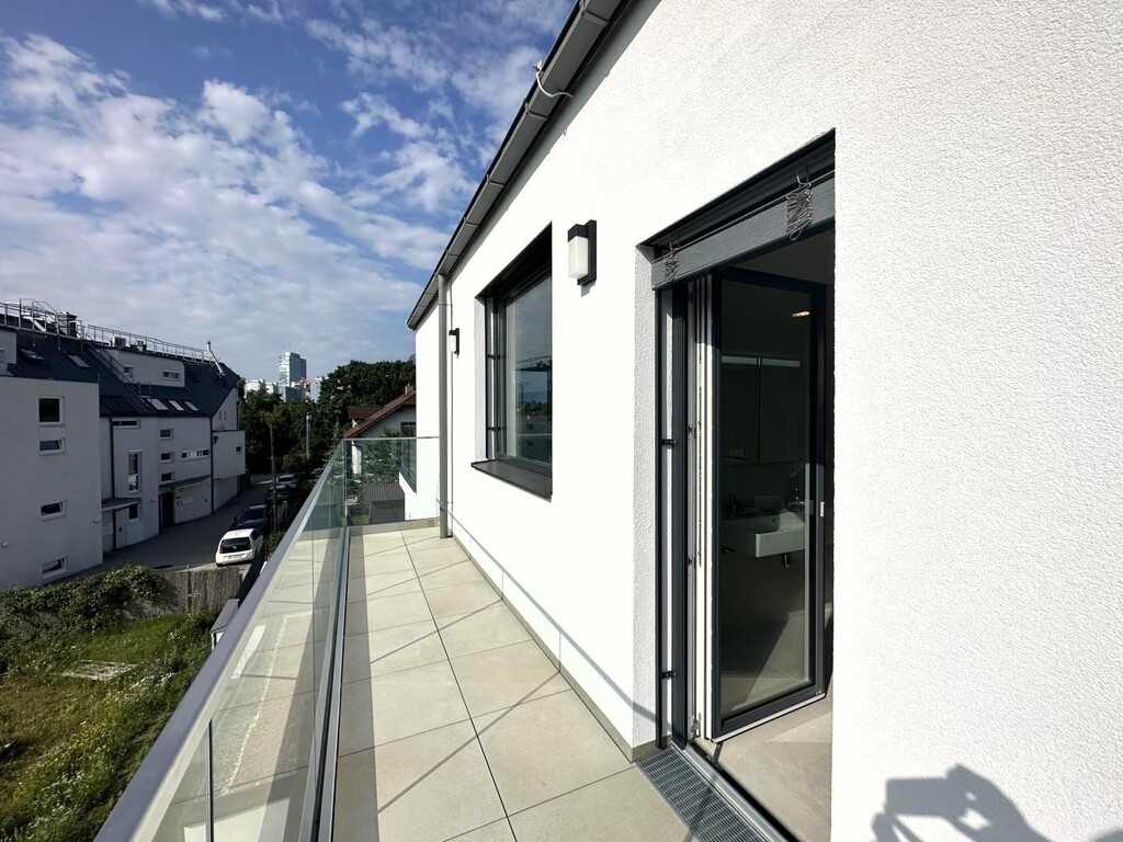 Balkon zum en Suite Badezimmer 1 von 2