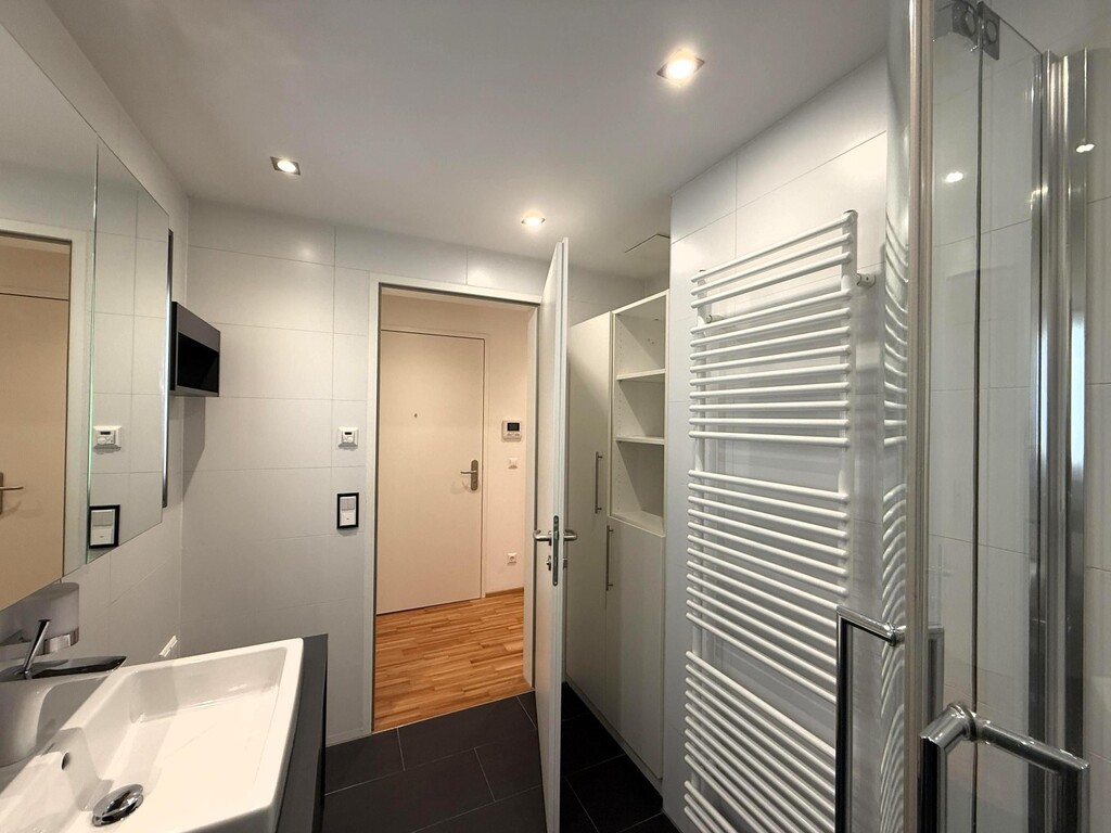 Bad mit DU, WM-Anschl, Spots, Spiegelkasten