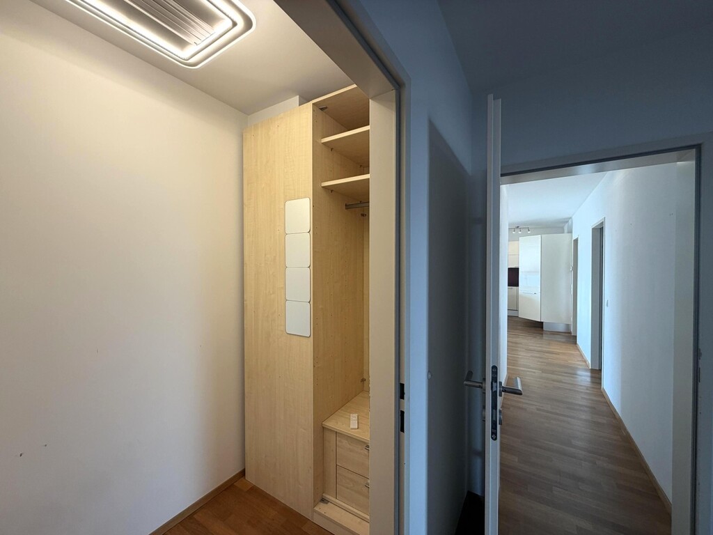 angeschlossene Garderobe/Flur