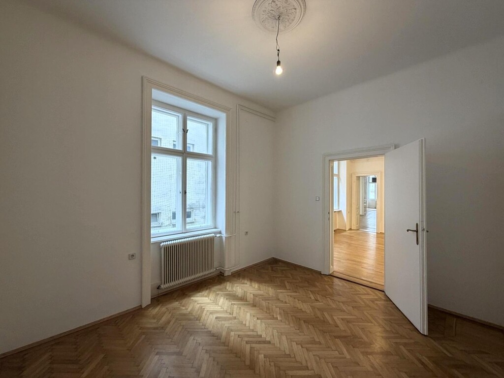 Innenhofseitiges Büro 6 von 7