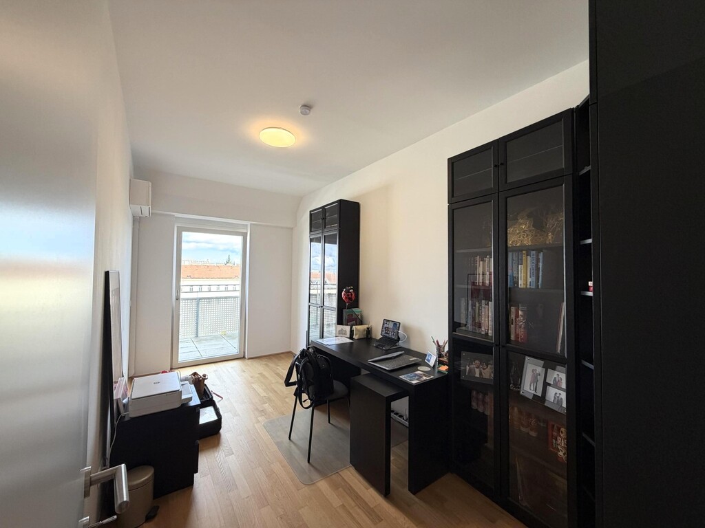 Büro/Schlafzimmer 2/4 mit Wandschränke/klimat.