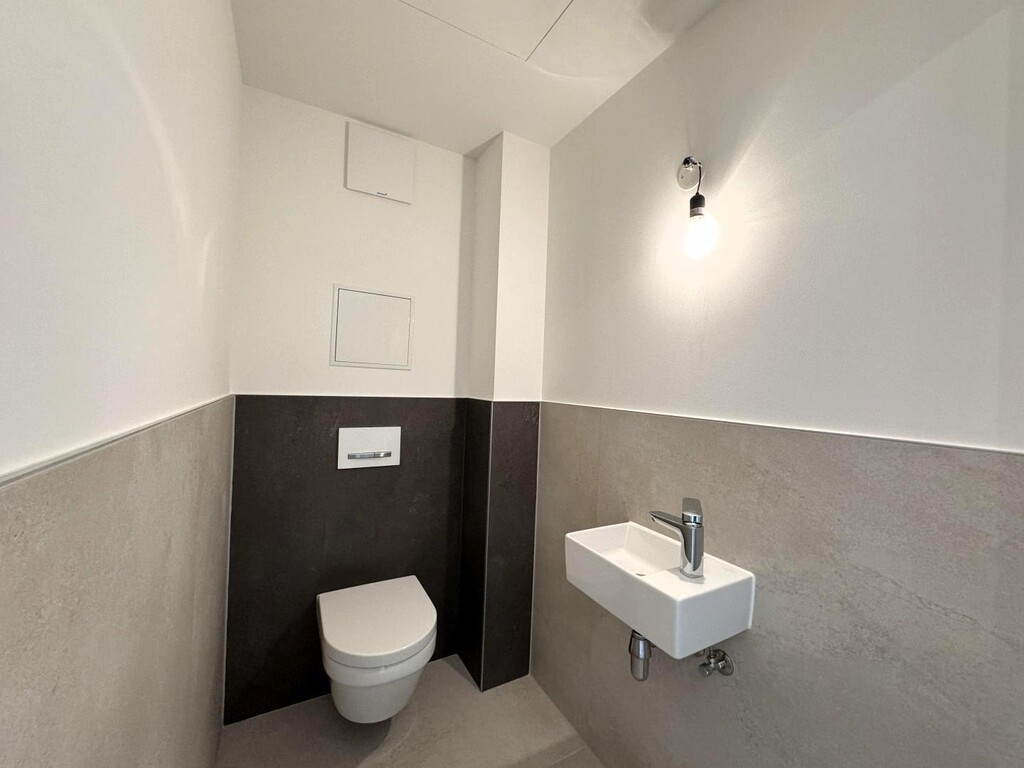 Gästetoilette 1 von 2